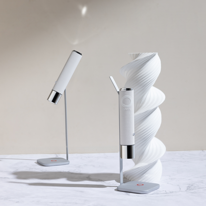 O Nail Mini Lamp w/ Magnetic Stand