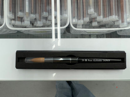 BLACK PURE KOLINSKY BRUSH / CO HOP DEN